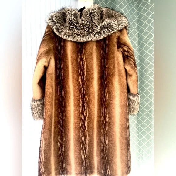 Winter faux fur long coat with animal print - Picture 3 of 3